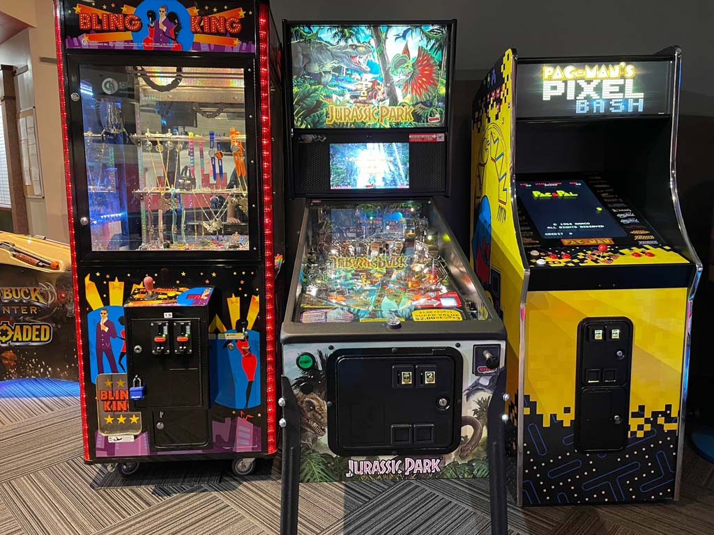 Arcades Salon de quilles du Parc St-Eustache - Bling King - Jurassic Park - Pac-Man's Pixel Bash